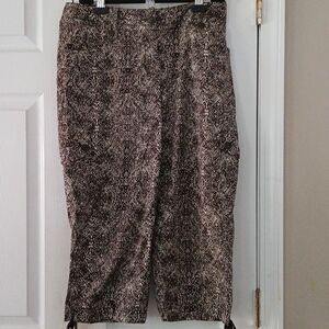 Chico's  brown cream cargo capris with drawstring leg opening  Sz 6  NWOT